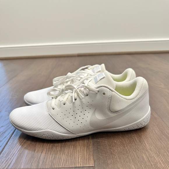 Nike Women’s Cheer Sideline 4, White Pure, Size: 10 - Picture 1 of 11